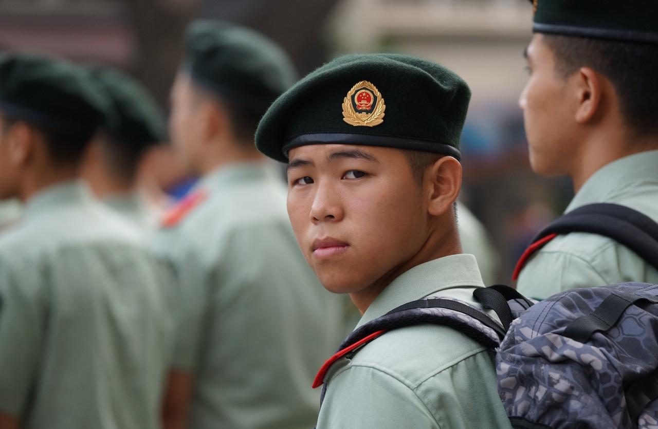 大学生当兵年龄限制到多大岁数（大学在校生入伍考军校，年龄可以放宽吗？）